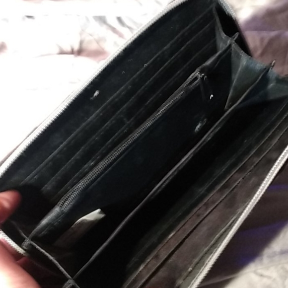 2 billfolds - Picture 3 of 3